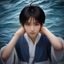 艺术家周依然头像——染发个性鲜明、耳环夸张有型，眼神中充满艺术家的创造力与不羁野性，是裙子下面是野兽艺术版本的最佳代言人